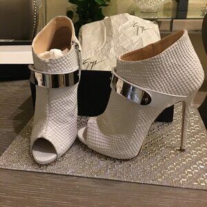 Giuseppe Zanotti White Peep toe bootie heels